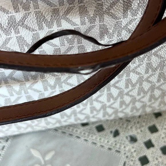 NWT Michael Kors Jet Set Travel Shoulder Bag With MK Print - Picture 8 of 9